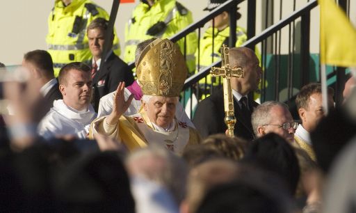Papstbesuch in Großbrittannien: Benedikt XVI feiert vor 65.000 Menschen eine Messe im Bellahouston Park (Glasgow)