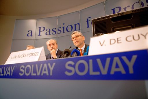 Die Solvay-Verantwortlichen stellen die Umstrukturierungspläne vor