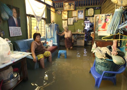 Überschwemmtes Haus in Bangkok