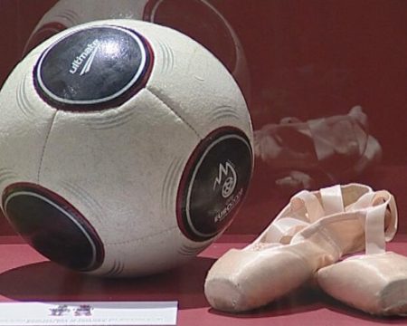 Ausstellung in der Abtei von Stavelot: Junge oder Mädchen?