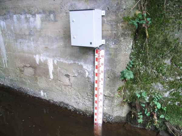 Wassermessstation an der Emmels in Born