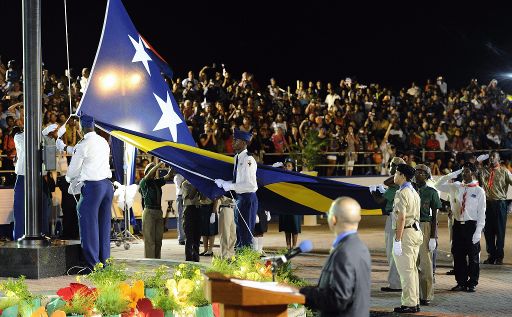 Willemstad: Curaçao hisst seine Flagge
