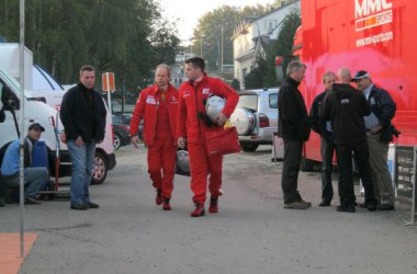 Rallyezentrum am Morgen: Bruno Thiry und Johnny Blom