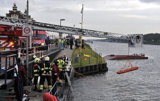 Deutsches Frachtschiff rammt Fähre in Holland