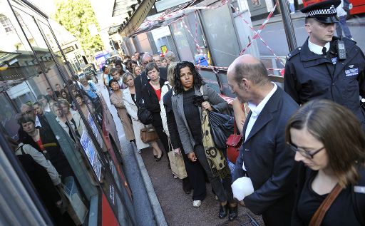 London: Pendler müssen auf Auto oder Bus ausweichen