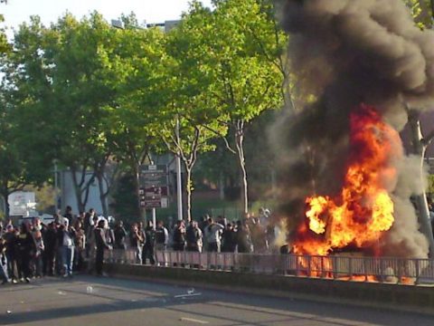 Studenten protestieren im Pariser Vorort Nanterre gegen die Rentenreform