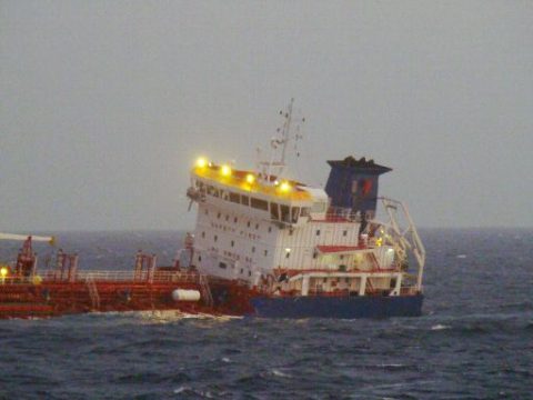 Der Tanker treibt im Ärmelkanal