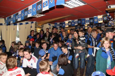 Van Nistelrooy und Son besuchen den HSV-Fanclub in Elsenborn