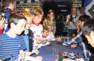 Van Nistelrooy und Son besuchen den HSV-Fanclub in Elsenborn