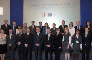 Gruppenbild der Delegationsleiter beim Europäischen Tourismusforum