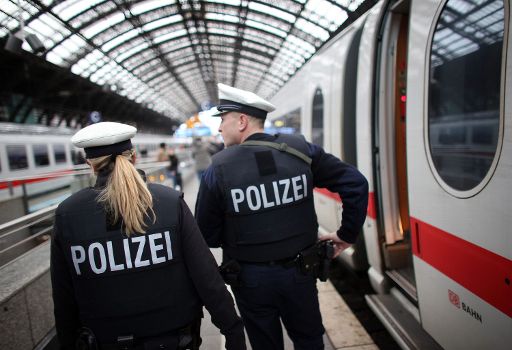 Deutschland veschärft die Sicherheitsvorkehrungen besondes an Bahnhöfen und Flughäfen