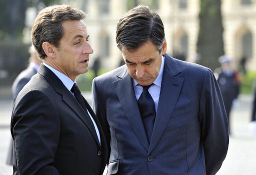 Nicolas Sarkozy bauftragt François Fillon mit der Umbildung der Regierung