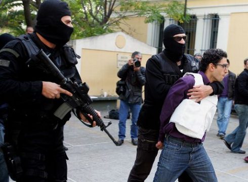 Die griechische Polizei nahm inzwischen einige Verdächtige fest