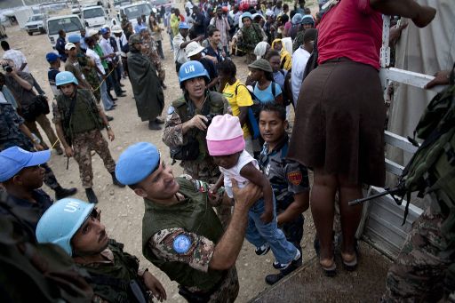 Jordanische Soldaten bei der Evakuierung des 'Corali Camps' außerhalb von Port-au-Prince