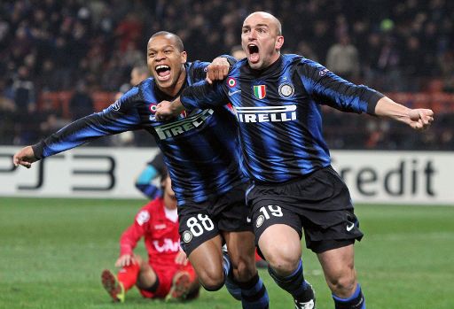 Cambiasso schießt Inter Mailand ins Achtelfinale