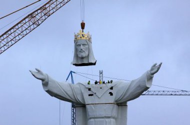 Polens Kirche weiht weltgrößte Christusstatue ein