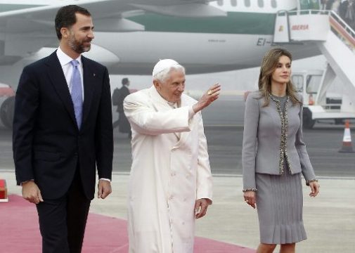 Spanien-Besuch: Kronprinz Felipe und Prinzessin Letizia begrüßen Papst Benedikt XVI.