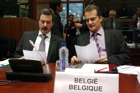 Kurt Rathmes, Fachbereichsleiter Sport des Ministeriums, und Minister Oliver Paasch