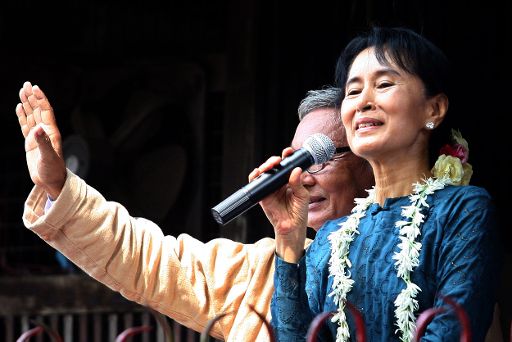 Nach ihrer Freilassung wirkt Suu Kyi glücklich und gelöst - gleichzeitig gibt sie sich kämpferisch