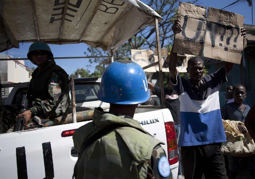 Zahlreiche Haitianer machen UN-Blauhelmsoldaten aus Nepal für Cholera-Verbreitung verantwortlich