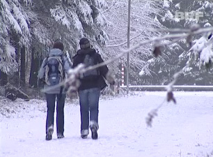 Erste Schneetouristen auf dem Hohen Venn