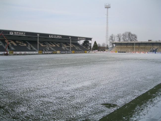 Kehrweg-Stadion-im-Schnee