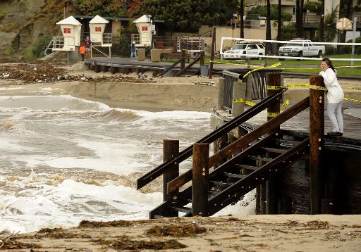 Laguna Beach: Aus dem Sandstrand sind reißende Fluten geworden