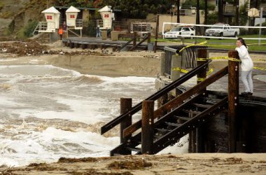 Notstand in Kalifornien: Schlammlawinen und Tornados erwartet