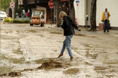 Notstand in Kalifornien: Schlammlawinen und Tornados erwartet