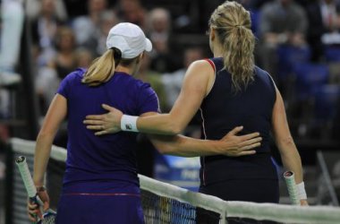 Kim Clijsters gewinnt Showmatch gegen Justine Henin