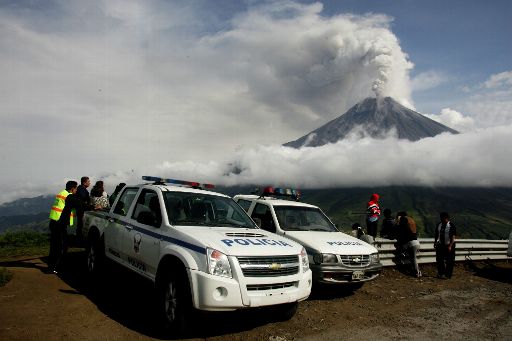 Ecuador: Vulkan Tungurahua speit Feuer und Asche