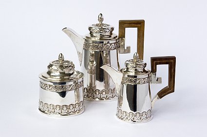 Klassizistisches Set mit Kaffeekanne, Milchkanne und Zuckerdose, Leipzig, um 1790