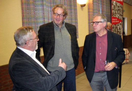 Preisträger Bruno Kartheuser im Gespräch mit Achim Konejung und Laudator Nico Helminger