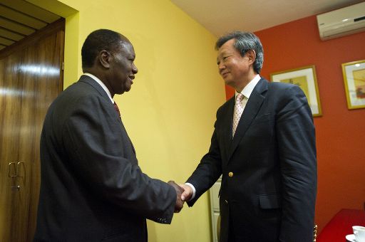 Alassane Dramane Ouattara und UN-Botschafter Choi Young-jin