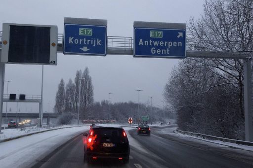 Schnee auf belgischen Autobahnen