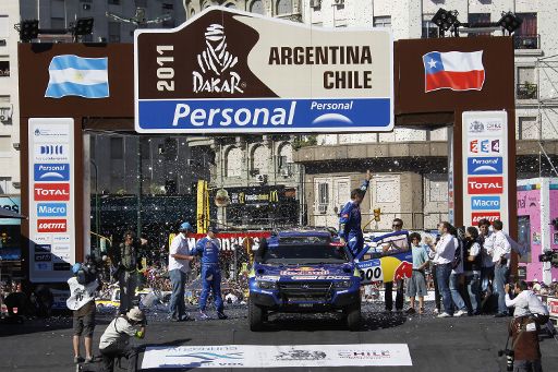 Rallye Dakar 2011: Titelverteidiger Carlos Sainz beim Start in Buenos Aires
