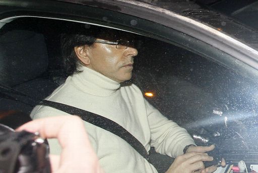 Versteinerte Miene: Elio Di Rupo auf dem Weg zu Vande Lanotte und Bart De Wever