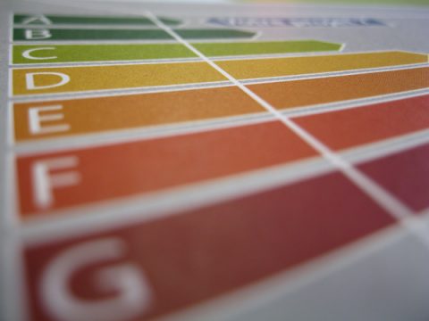 Energieskala mit den Stufen A (grün) bis G (rot)