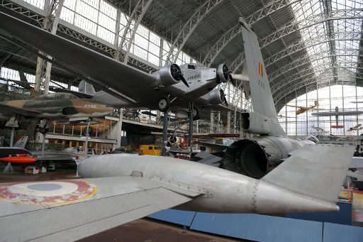 Armee-Museum in Brüssel - Flugzeug