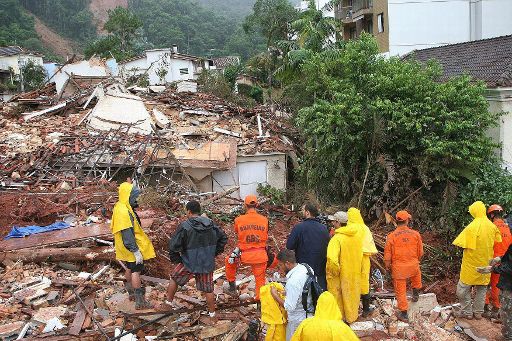 Unwetter in Brasilien: Bergungsarbeiten in Nueva Friburgo