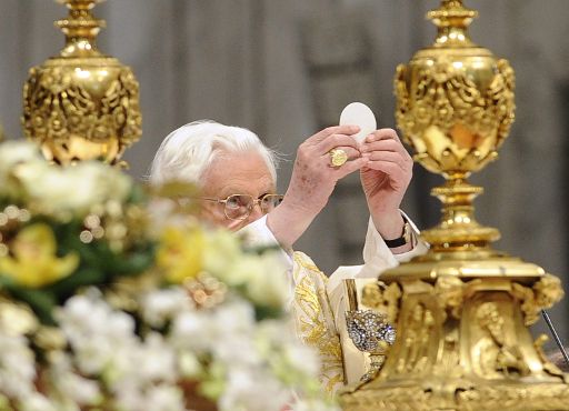 Papst Benedikt XVI. in der St. Peter's Basilika im Vatikan