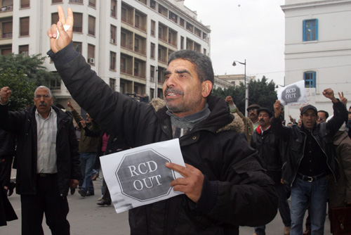 Demonstrant in Tunis: RCD out