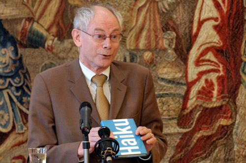 Herman Van Rompuy bei der Vorstellung des Buchs 'Haiku' (April 2010)