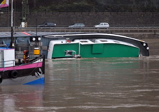 Das gekenterte Schiff bei St. Goarshausen