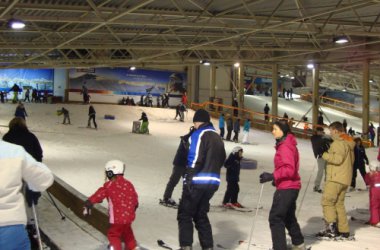 Landgraaf: Größte Indoor-Skihalle der Welt