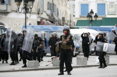 Staatskrise in Tunesien: Militär und Plünderungen in Hauptstadt