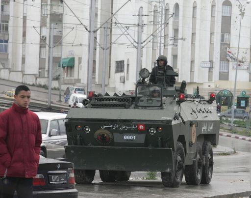 Die Armee bezieht Stellung in Tunis