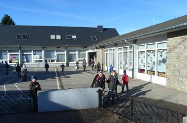 Schule Medell: Dach des Kindergartens wird neu eingedeckt