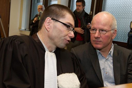 Anwalt Dirk Dewandeleer und Jozef De Witte, Direktor des Zentrums für Chancengleichheit