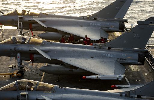 Französische Flugzeuge vor Luftangriffen auf Libyen